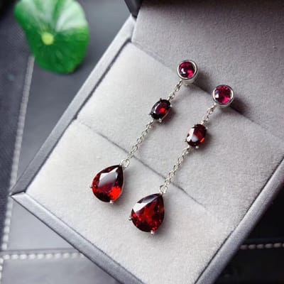Klassieke Luxe Robijn Oorbellen Voor Vrouwen Lange Kwast Waterdruppel Rode Edelsteen Druppel Oorbellen Chinese Stijl Banket Bruiloft Sieraden white