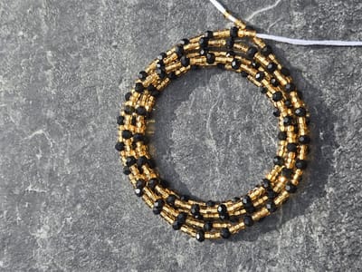 Traditionele Waistbeads Goud Zwart | Handgemaakte Afrikaanse Heupketting | Glaskralen Taille Ketting met Meet-functie