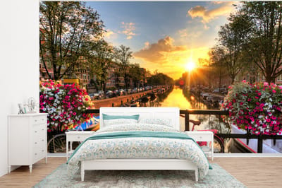 Behang - Fotobehang Amsterdam - Bloemen - Brug - Fiets - Zonsondergang - Breedte 350 cm x hoogte 260 cm