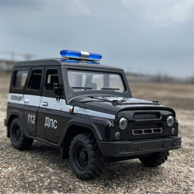 Nouveau Modèle de Voiture en Alliage Uaz Hunter Moulages sous Pression Métal Véhicules Tout-Terrain Police Modèle de Voiture Son et Lumière de Simulation Jouets pour Enfants Cadeau
