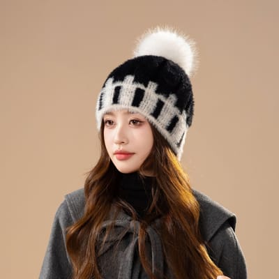Chapeau d'hiver chaud en peluche tricoté pour femme Style coréen Polyvalent Grande tête Coupe-vent Protection des oreilles Chapeau en laine