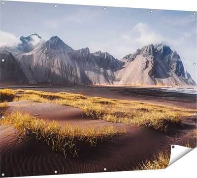 Gards Tuinposter Zwart Zand in de Bergen van IJsland - 160x120 cm - Tuindoek - Tuindecoratie - Wanddecoratie buiten - Tuinschilderij