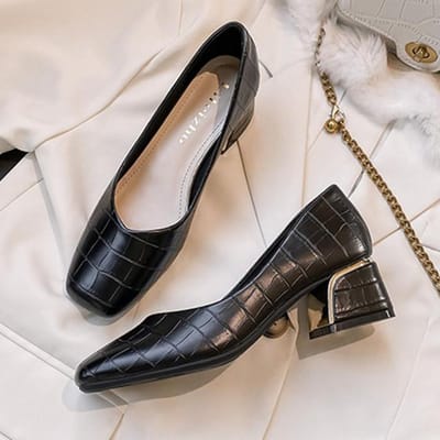 Grote Maten 35 -43 Dames Pumps Middelhoge Hak Vierkante Neus Pumps Kantoor Dame Leer Schoenen Grote Gouden Metalen Ketting Zachte Zool Instappers 42 gray