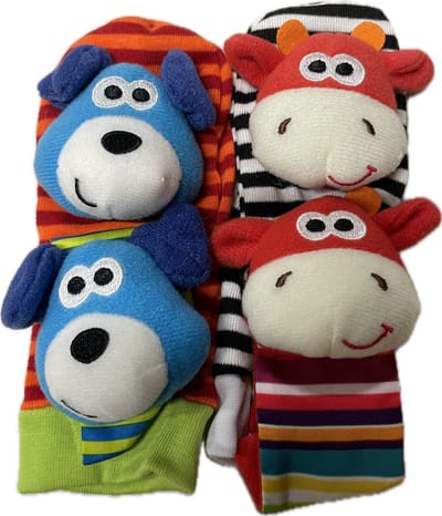 Baby Rammelaar Sokjes en Rammelaar Armbanden - 4-delig rammelaar set - Hond en Koe - KELERINO.