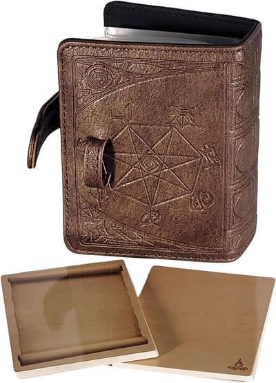 Zwart Boek Bezweringen - Kaartboek Spreuken - Rollenspel Organiseren - PU-leer met debossed design - 45" x 35" - Brons