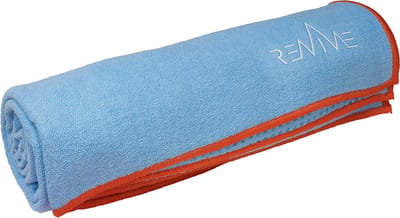 YOGA "GRIP" handdoek met silicone nopjes aan onderzijde, formaat 183 x 61 cm, kleur blauw, lichtgewicht, voor extra hygiene, super absorberend, snel droogbaar, wasbaar, perfect voor op reis, soft touch, gerecycled materiaal. Perfecte grip!