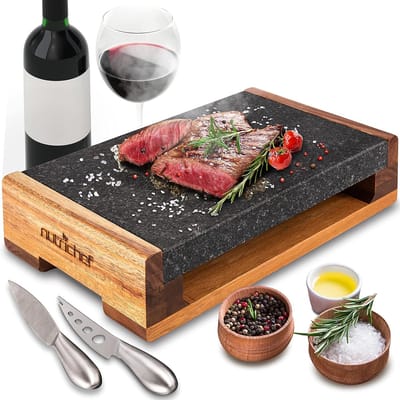 NutriChef Grillsteen Set – Lava Rock Grillplaat voor Steak, BBQ & Vlees – Inclusief RVS Messen – Houdt Warmte & Smaak Vast – Sissende Kooksteen voor Tafelgrill