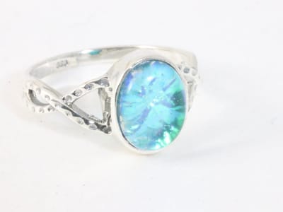 Fijne opengewerkte zilveren ring met blauwe opaal - maat 15.5