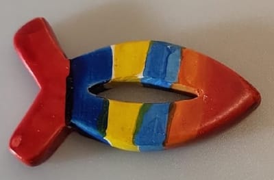 Nog meer sfeer in uw woonomgeving met deze prachtig handgemaakte regenboog vis! Een bijzondere vis gemaakt van speksteen, een zachte natuursteen. Vind een gezellig plekje in je huis, serre/tuinkamer of in de werkkamer. Voor uzelf of Bestel Een Cadeau