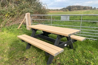Rockwood® Picknicktafel Woodblend Egyptian Stone - Zwaar Kunststof (50mm dik) Houtnerf 1.80m