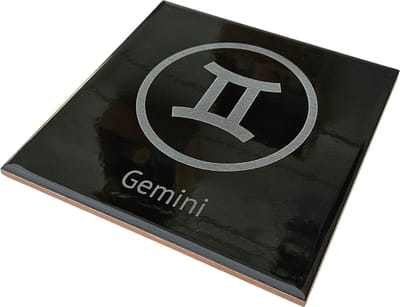 MGM Trading - Horoscoop - Gemini - Tweelingen - Hoogglans zwarte tegel - 15 bij 15 cm - Laser gegraveerd