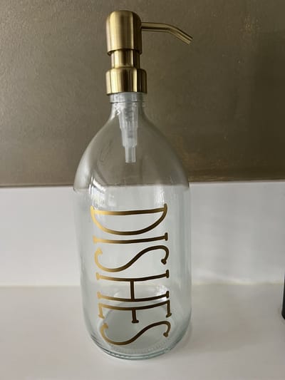 BBBLS® Design Dispenser "Dishes" | Transparant Glas | 1 liter | RVS / Metaal Pomp Goud | Zeeppomp | Zeepdispenser | Zeephouder