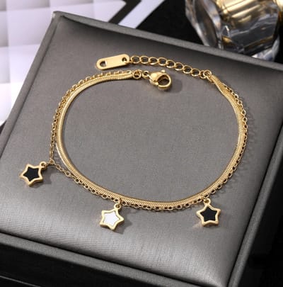 Van Leerella, een Betoverende Damesarmband Bezaaid met Oogverblindende Sterren, een Sprankelend Eerbetoon aan de Magie van de Nachtelijke Hemel. Voor Verjaardag Valentijnsdag, Moederdag
