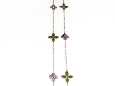 Lange zilveren collier halssnoer Model Refined Repitition gezet met kaki stenen