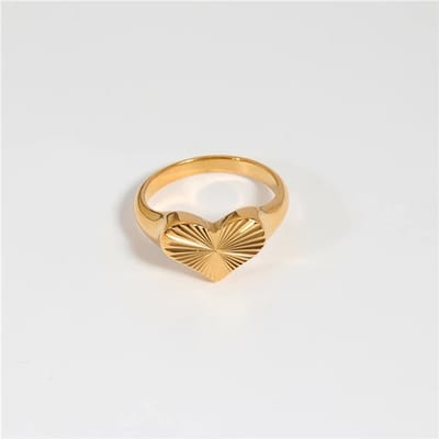 Ring Valentine - Maat 52 - Statement piece - Hart - Geribbeld hartje - Premium Stainless Steel - Goud kleurig - Hypoallergeen