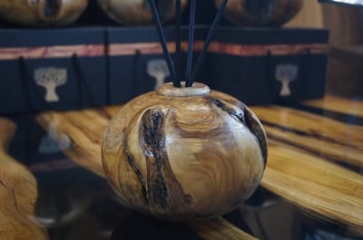 Woodsart Kamergeurverspreider Handgemaakt Massief Olijfhout Incl. Geurstokjes ⌀12cm