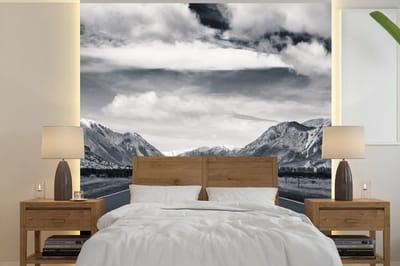 Behang - Fotobehang Zwart wit - Berg - Weg - Breedte 280 cm x hoogte 280 cm