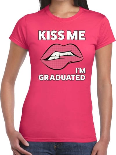 Kiss me I am graduated t-shirt roze dames - feest shirts dames - geslaagd kleding S