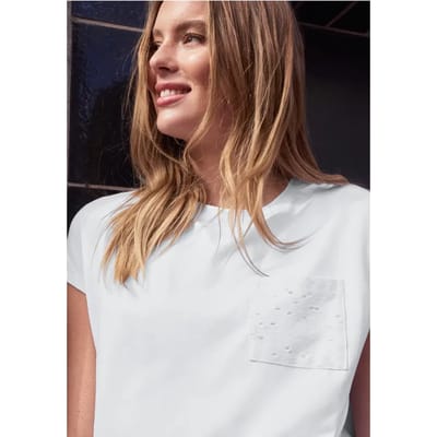 Shirt met ronde hals en kanten zakje