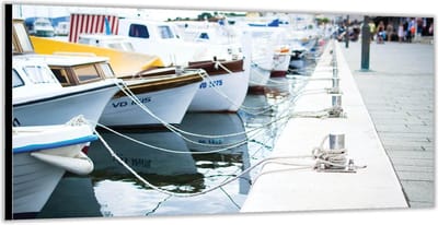 Dibond –Vastliggende Boten in de Haven -200x100 Foto op Aluminium (Wanddecoratie van metaal)