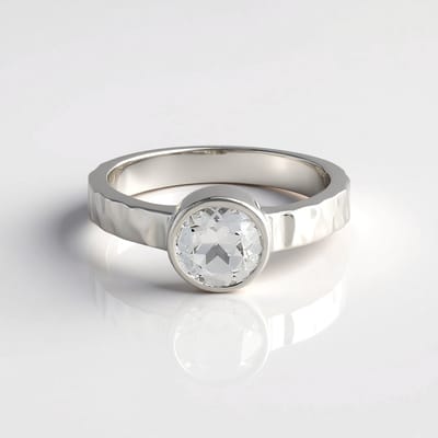 Cavill - Zilveren ring - 925 Sterling zilver, geplatineerd - Witte topaas 0,86 ct Braziliaans - Ronde 6 mm bezel - Elegante dames ring maat 16-21