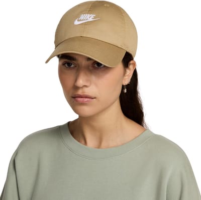 Nike Muts met Klep Club Beige - Maat S/M