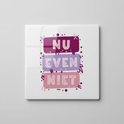 Keramische Tekst Tegel “Nu Even Niet” – Grappige Nederlandse Quote Woondecoratie – 15 × 15 cm