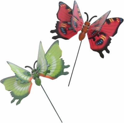 Decoris 2x tuin deco vlindesr op stok - groen/rood - metaal - 11 x 70 cm - dieren decoraties - bewegend