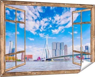Gards Tuinposter Doorkijk Erasmusbrug aan het Water in Rotterdam - 150x100 cm - Tuindoek - Tuindecoratie - Wanddecoratie buiten - Tuinschilderij