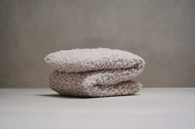 Loeiwarm Betsie - Pittenzak - Pittenkussen - Pittenzak magnetron - 60 x 15 cm - Teddy stof - lijnzaad - Wasbare hoes - Beige