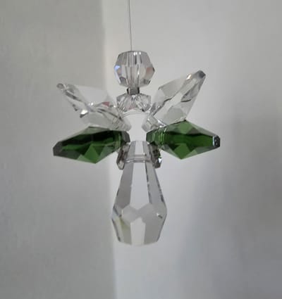 Geluksengel Groen Raamhanger, gemaakt met o.a. Swarovski Kristallen (32% volloodkristal) Suncatcher, Beschermengel, Engel, Engeltje, Kristal, Kerstengel, Kerst, Kerstdecoratie, Raamdecoratie, Cadeau, Hanger, Decoratie, Raamkristal, Kerst-pakket.
