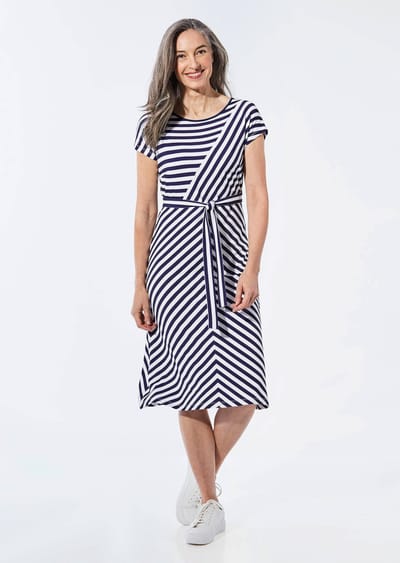Jurk met boothals - marine / wit / gedess. - Gr. 44 van Goldner Fashion