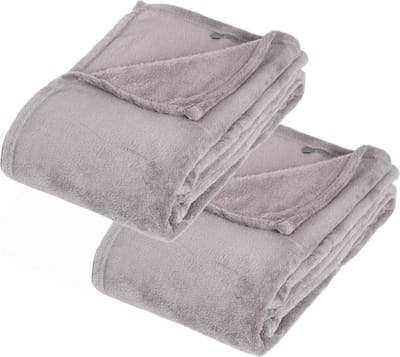 Atmosphera Fleece deken of plaid harig - 2x - lichtgrijs - 130 x 180 cm - polyester - Bankdeken - Fleece plaid