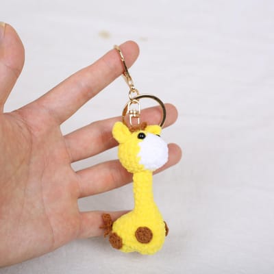 Porte-clés Poupée Girafe Faite à la Main Série Poupées Animales Dessin Animé Porte-clés Crochet Accessoires Personnalisés Porte-clés Écureuil Mignon beige