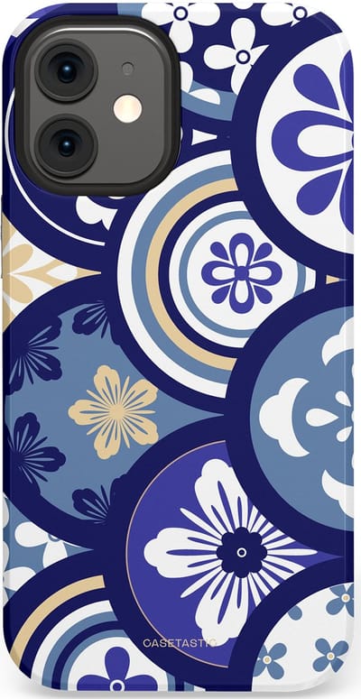 Casetastic Hoesje Geschikt voor Apple iPhone 12 Mini - Stijlvolle Beschermende Duo-layer Case - Blauwe bloemen Talavera Maiolica Patroon