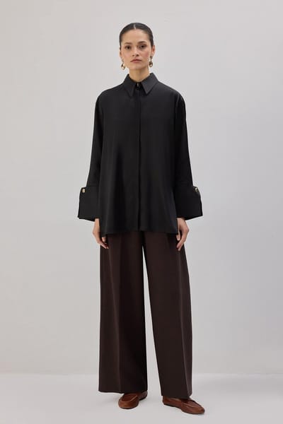 Touché Privé - Satijnen blouse met brede manchetten - Zwart - Dames
