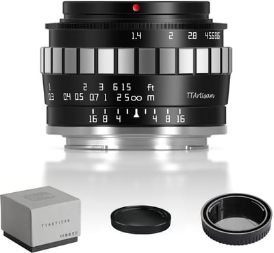 Dailygoods- Lens F1.4 - 23 mm APS-C - Humanistische Fotografie - Straatfotografie - Reisvideo's - Scherpe Beelden bij Weinig Licht - Fotolens