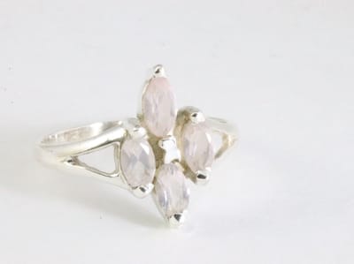 Fijne zilveren ring met rozenkwarts - maat 16