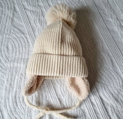 Rammelaartje - Baby Winter Muts Met Oorwarmers en Pompon - Beige