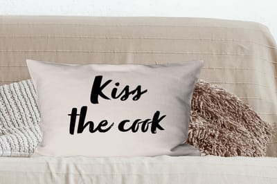 Sierkussens - Kussentjes Woonkamer - 60x40 cm - Quotes - Spreuken - Kok - Kus - Kiss the cook