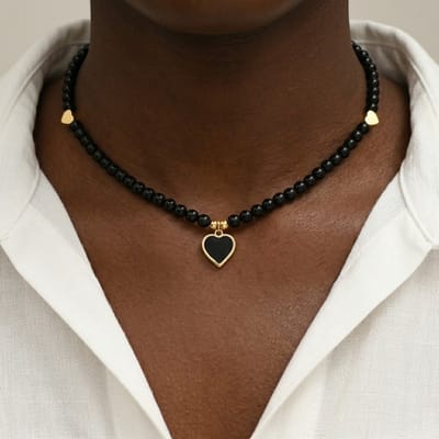 Zwarte kralen ketting dames minimalistische kralen ketting met hartje hanger zwarte kralen ketting verstelbare ketting goudkleurige details elegante fashion sieraden