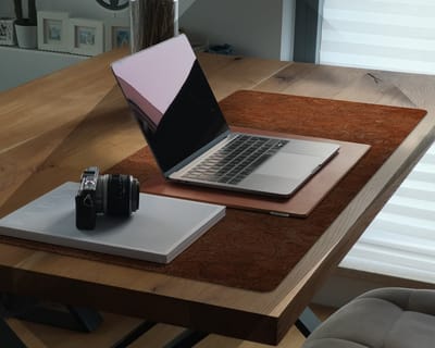 Coloray Bureau Onderlegger - Patroon in steen Bureau Onderlegger Groot - 100 cm x 50 cm - Bruin Bureau Onderlegger - Bureau Onderlegger XXL - Computer Mat - Bureau Pad - Bureau Mat