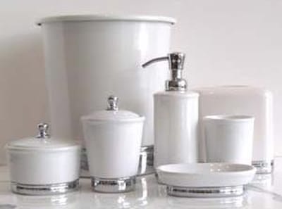 InterDesign badkamerset - afvalemmer en tissuebox - 2 stuks - crèmekleur met chroomaccenten