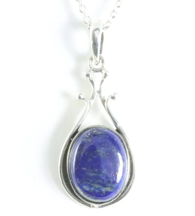 Zilveren hanger met lapis lazuli aan ketting