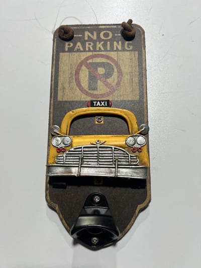 Wandbordje Auto Tax flessen opener Afmeting: 23 x 10 x 5 cm.