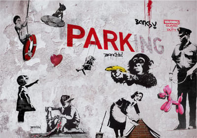 Fotobehangkoning - Behang - Vliesbehang - Fotobehang Banksy Graffiti - 150 x 105 cm