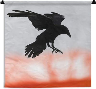 Wandkleed Kraaiachtigen - Een kraai met gespreide vleugels in de lucht Wandkleed katoen 90x90 cm - Wandtapijt met foto