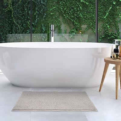 Famanu Badmat Anti-Slip WR - Badmat Lichtgrijs 50x80cm - WC Tapijt Pluizige Vloermat of Antislipmat voor Douche Toilet of Badkamer - Geschikt voor Vloerverwarming
