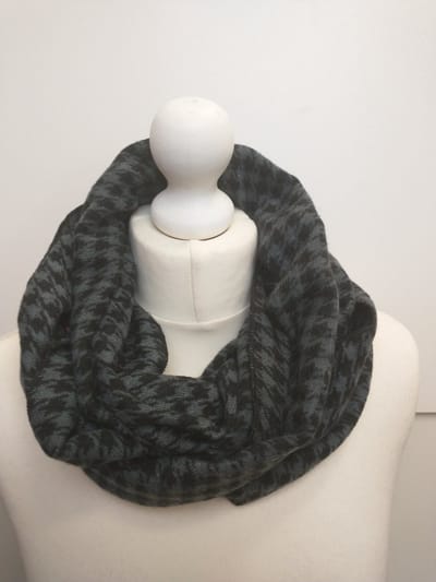 Dames warme colsjaal Florinda pied de poule motief antraciet zwart