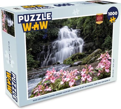 Puzzel Roze leeuwebekbloemen groeien voor een waterval in het nationaal park Phu Hin Rong Kla - Legpuzzel - Puzzel 1000 stukjes volwassenen